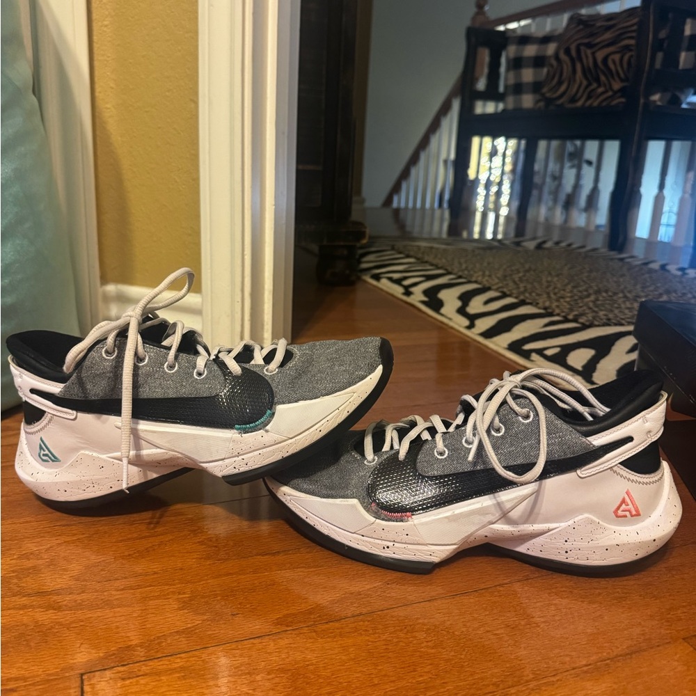Nike Women's Black and White Athletic Shoes
